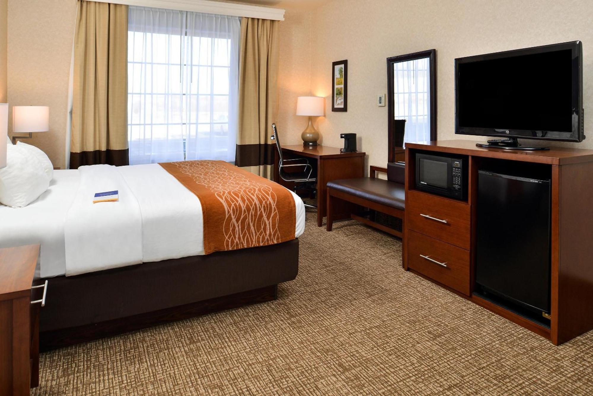 Comfort & Madison North Hotel Deforest